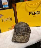 casquette fendi